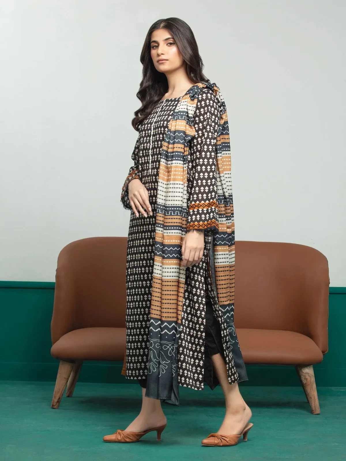 edenrobe Allure Printed Khaddar Unstitched 3Pc Suit EWU23A3S-27629-3P