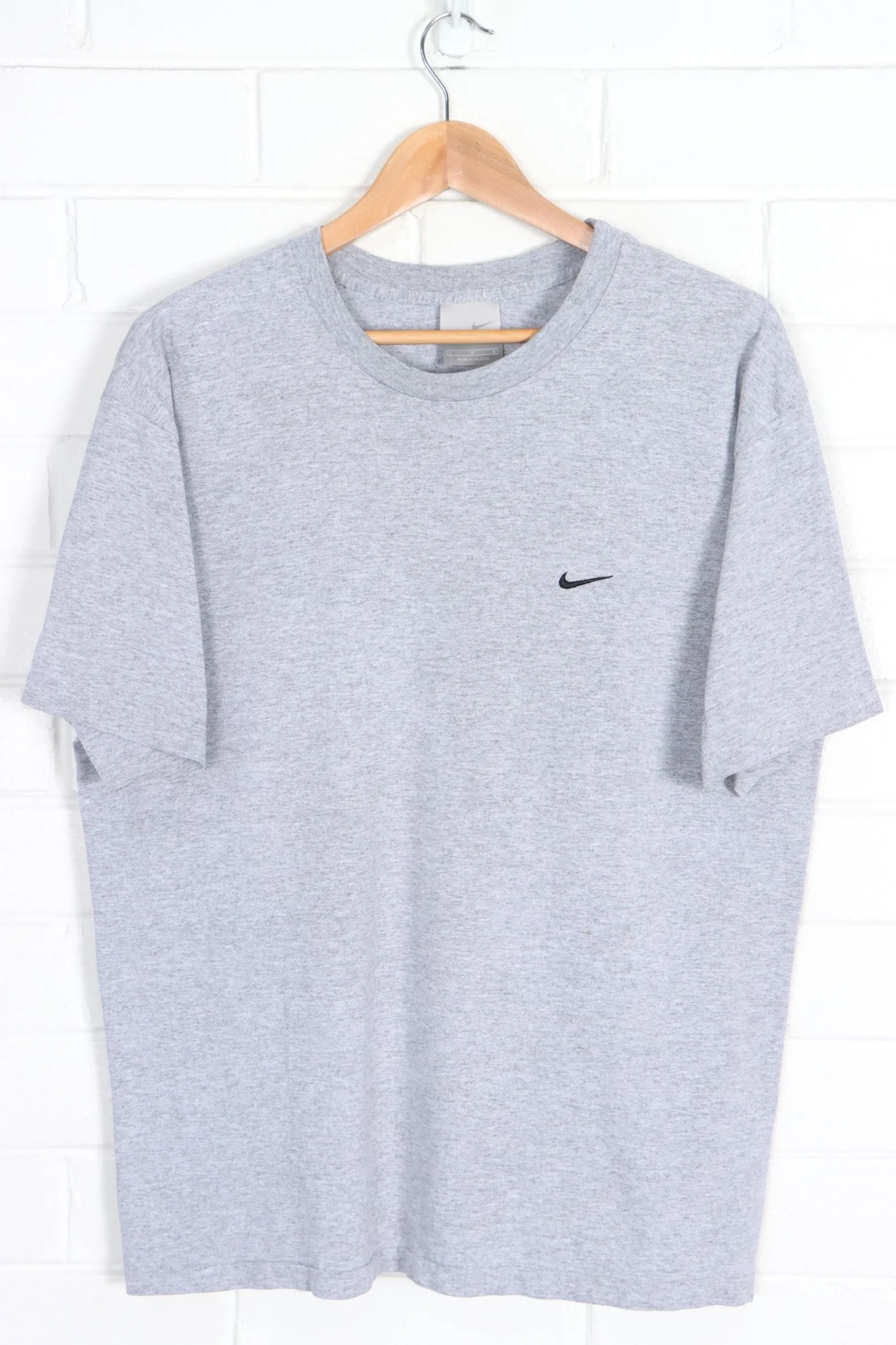 NIKE Embroidered Swoosh Logo Grey Casual T-Shirt (L)