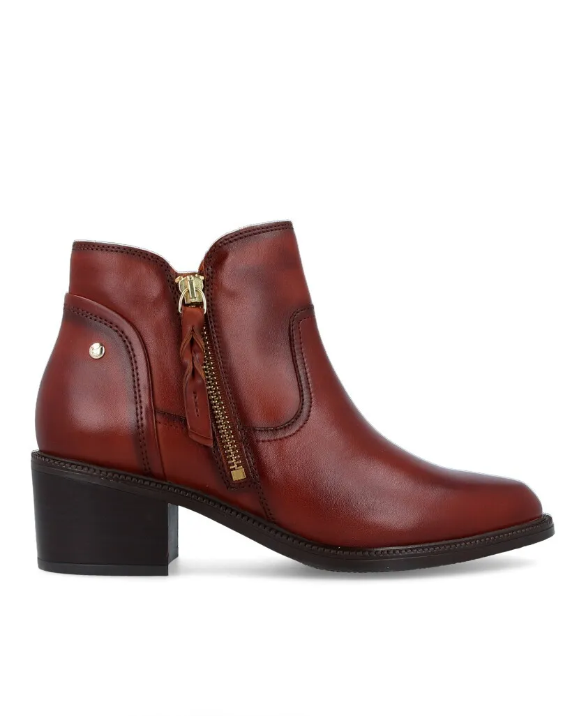 Pikolinos Bacarot W2D-8674 leather ankle boots