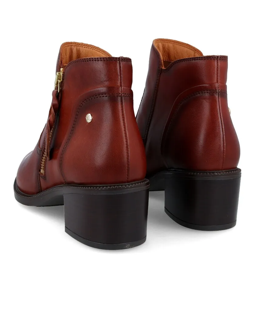 Pikolinos Bacarot W2D-8674 leather ankle boots